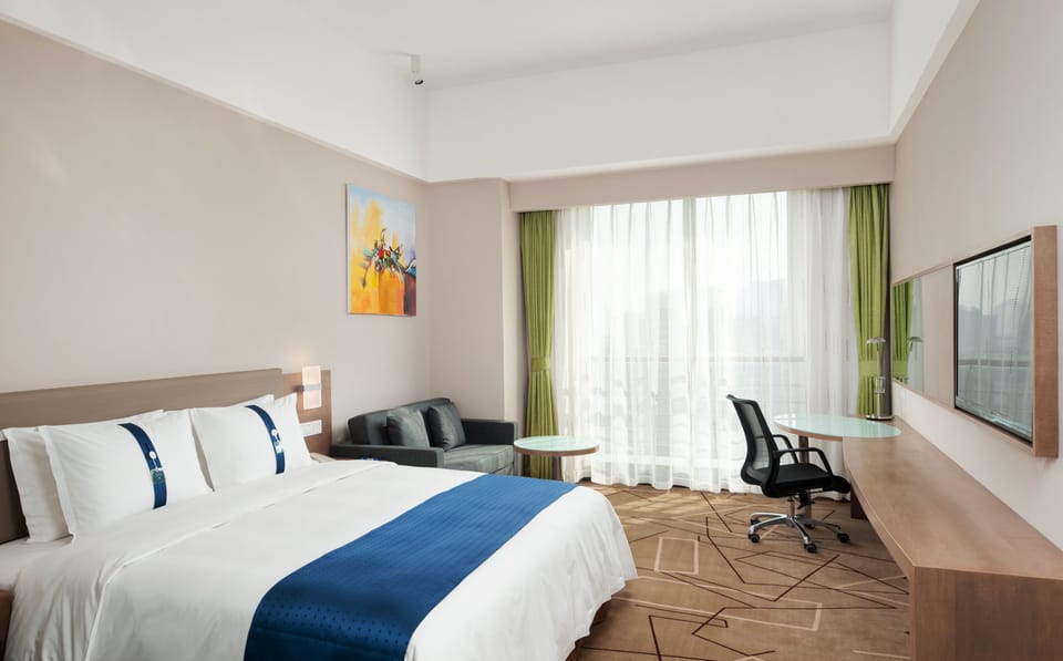 Premium bedding, minibar, in-room safe, desk