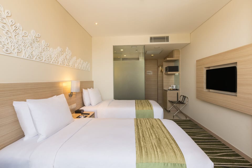 Standard Room (Free Breakfast) | Premium bedding, down comforters, pillowtop beds, in-room safe