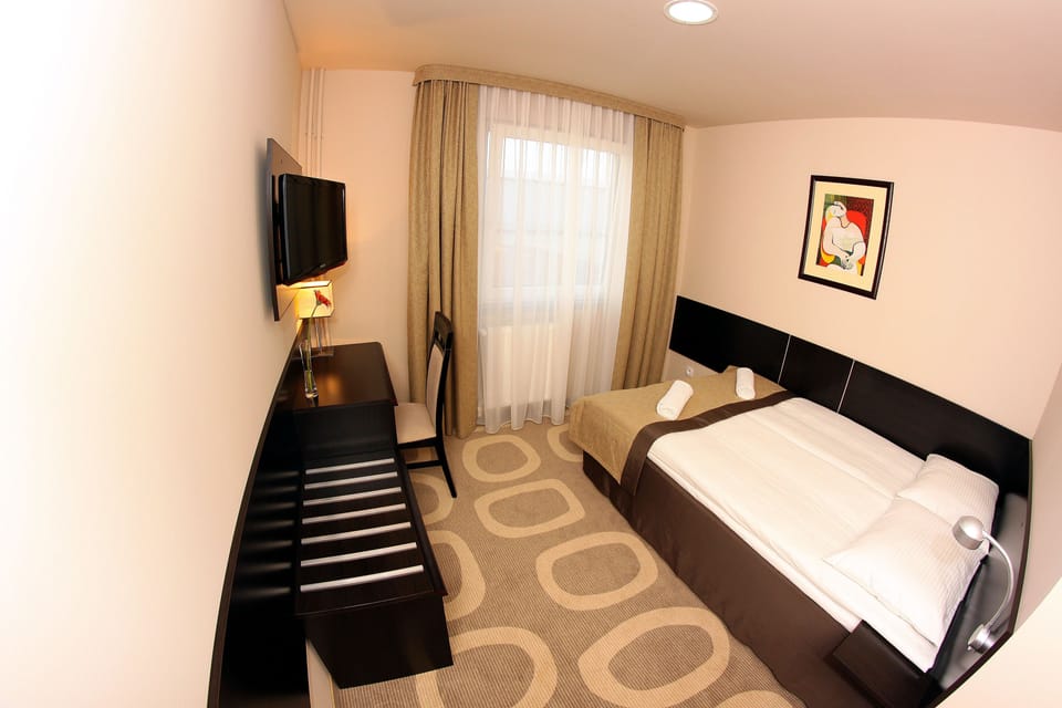 Economy Double Room | Desk, iron/ironing board (on request), WiFi (free), bed sheets