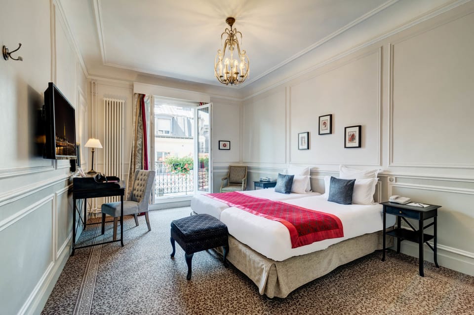 Superior Double or Twin Room | Minibar, in-room safe, desk, blackout drapes