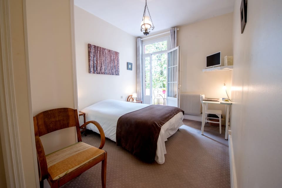 Standard Double Room | Desk, WiFi (free)