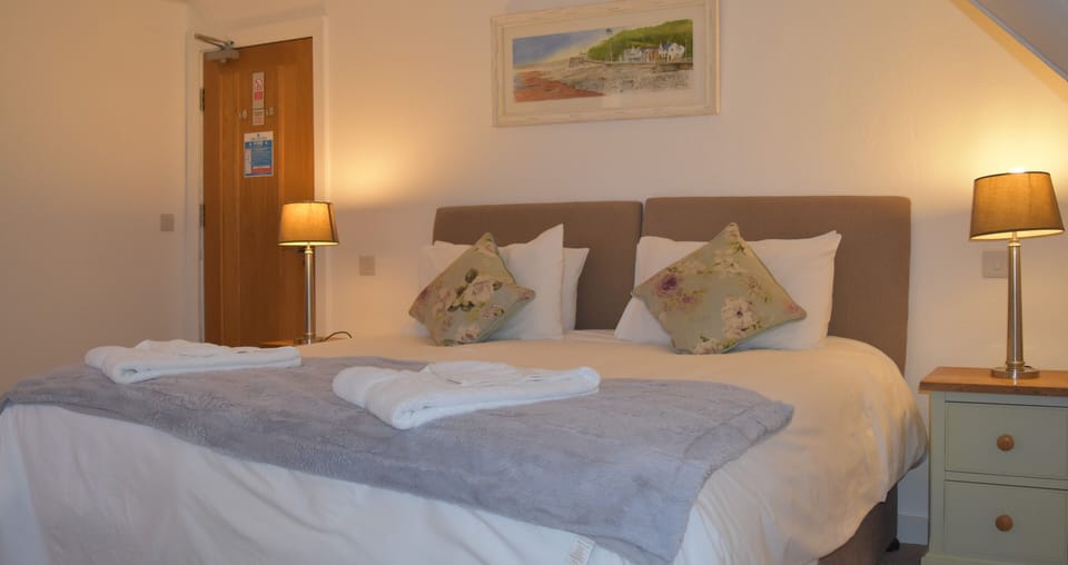 Family Quadruple Room, Ensuite (Room 2) | Individually decorated, desk, soundproofing, iron/ironing board