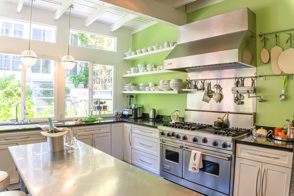 CHEF'S KITCHEN