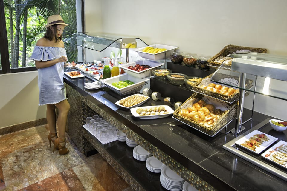 Premium bedding, free minibar, in-room safe, iron/ironing board