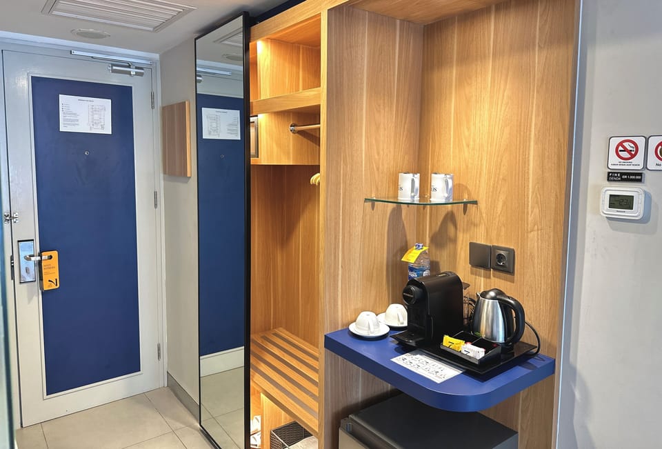 Deluxe Premiere | Minibar, in-room safe, desk, free WiFi