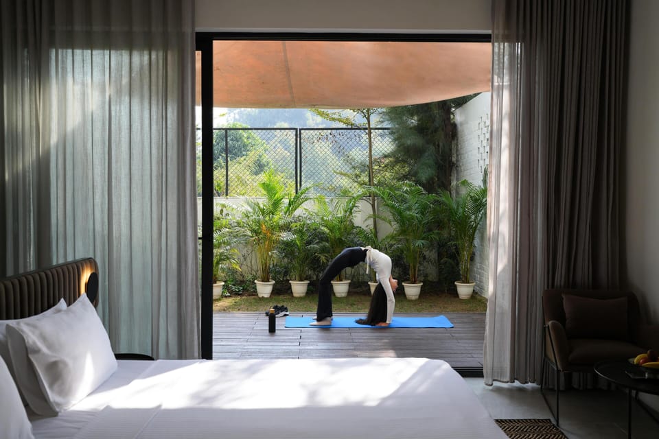 Suite, 1 King Bed, Non Smoking (with Sofabed) | Minibar, in-room safe, desk, iron/ironing board