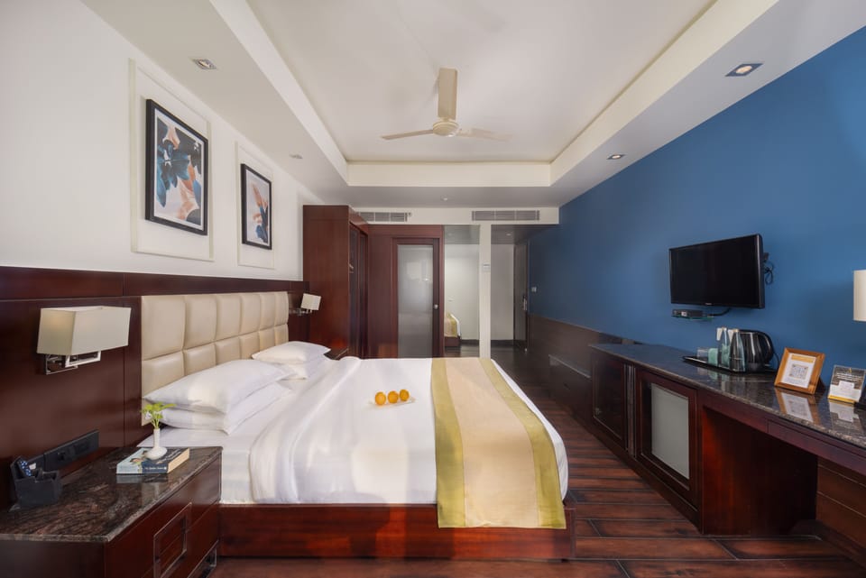 Superior Room | Egyptian cotton sheets, premium bedding, memory foam beds, in-room safe