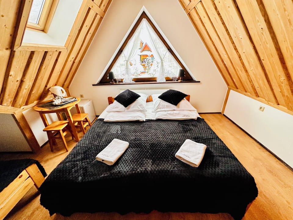 Double Room | Individually decorated, individually furnished, iron/ironing board