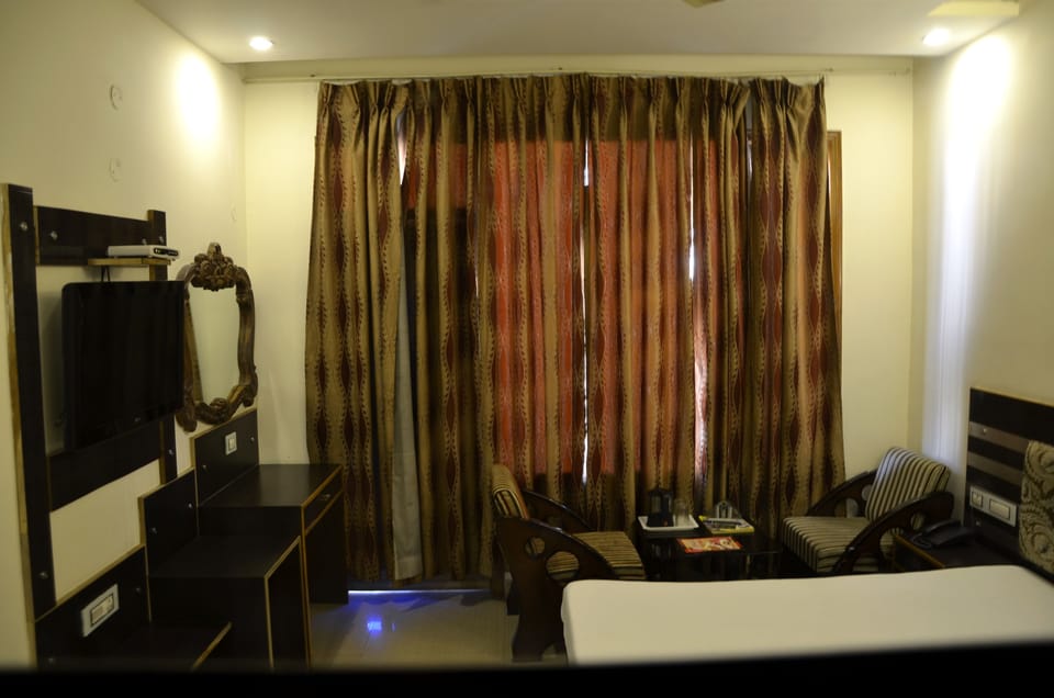 In-room safe, desk, free WiFi, bed sheets