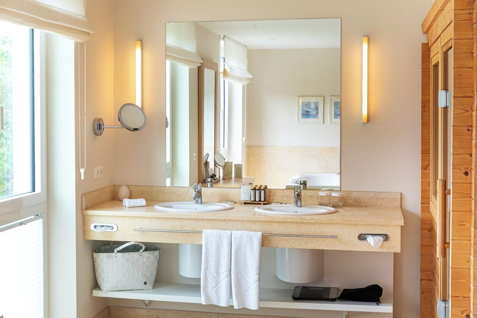 Suite, Terrace | Bathroom | Free toiletries, hair dryer, bathrobes, slippers