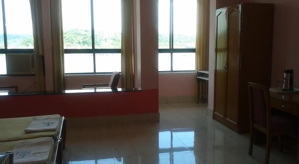 A/C Room | In-room safe, desk, iron/ironing board, free WiFi