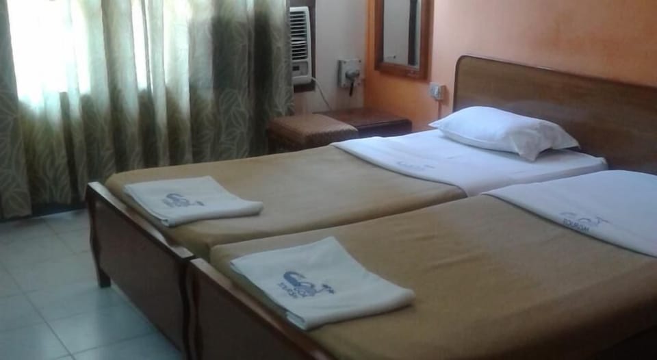 A/C Room | In-room safe, desk, iron/ironing board, free WiFi
