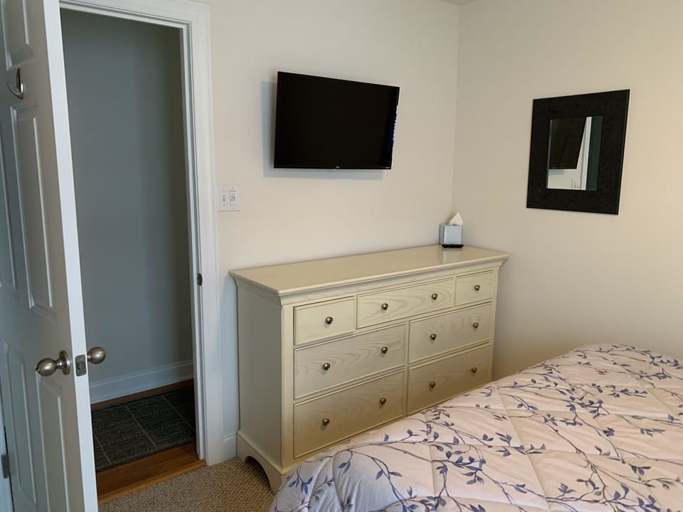 Bedroom #3
Queen bed