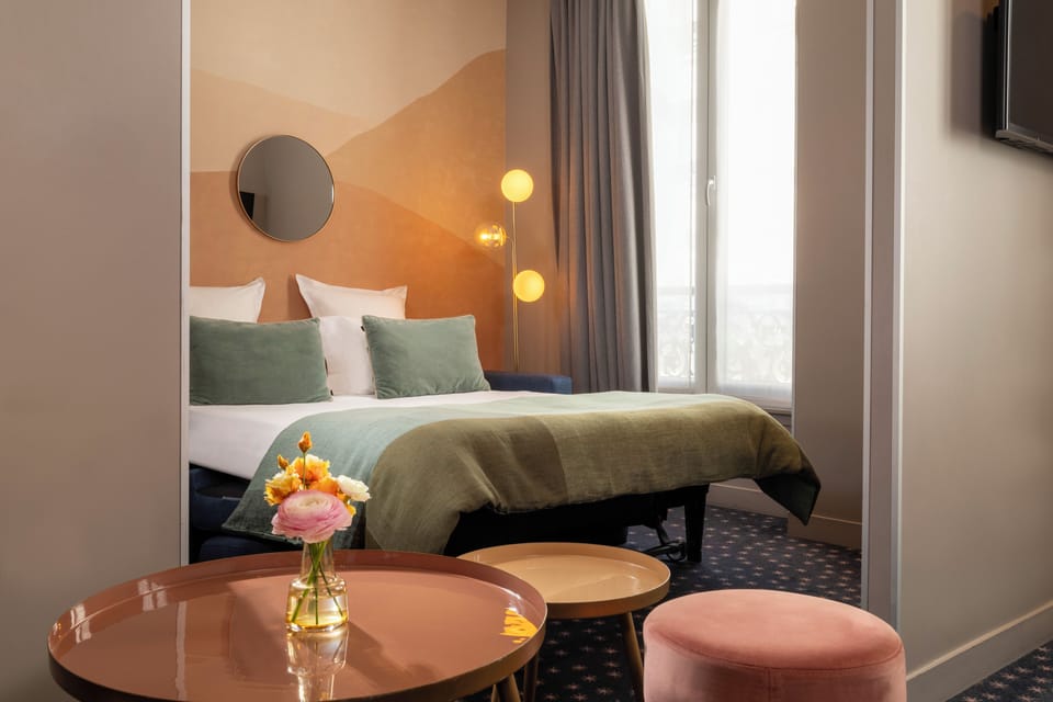 Junior Suite | Premium bedding, in-room safe, desk, blackout drapes