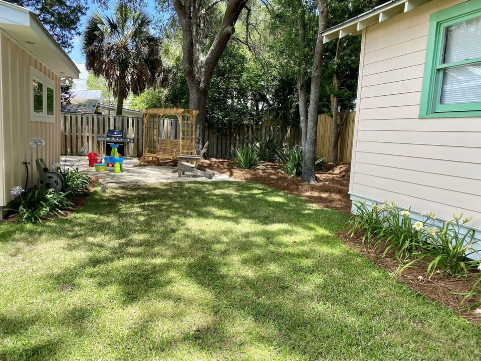 Fully fenced backyard, deluxe gas grill