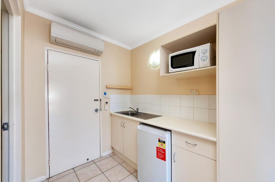 Fridge, microwave, coffee/tea maker, electric kettle