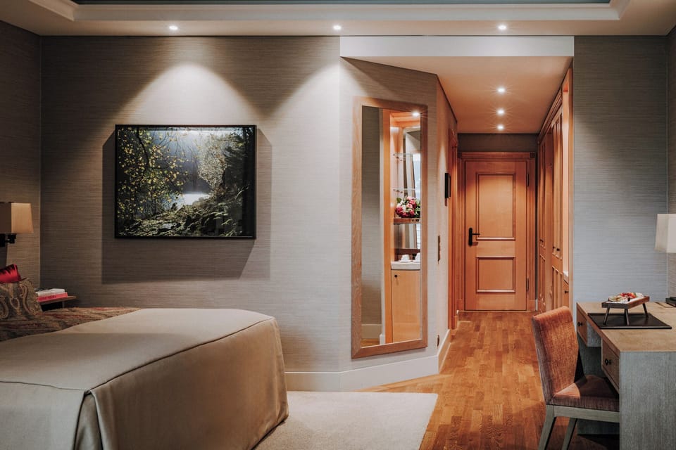 Elegant Nature Deluxe Room with Lake View | Hypo-allergenic bedding, free minibar, in-room safe
