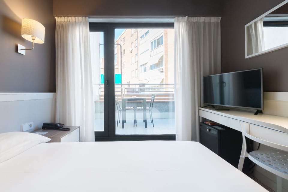 Standard Single Room, 1 Twin Bed | Premium bedding, minibar, in-room safe, desk