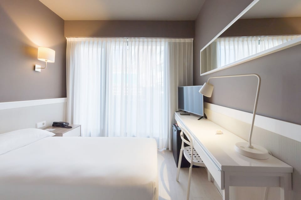 Superior Double or Twin Room | Premium bedding, minibar, in-room safe, desk