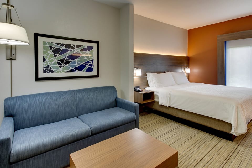 Suite, 1 King Bed with Sofa bed, Accessible (Communications, Accessible Tub) | Room amenity