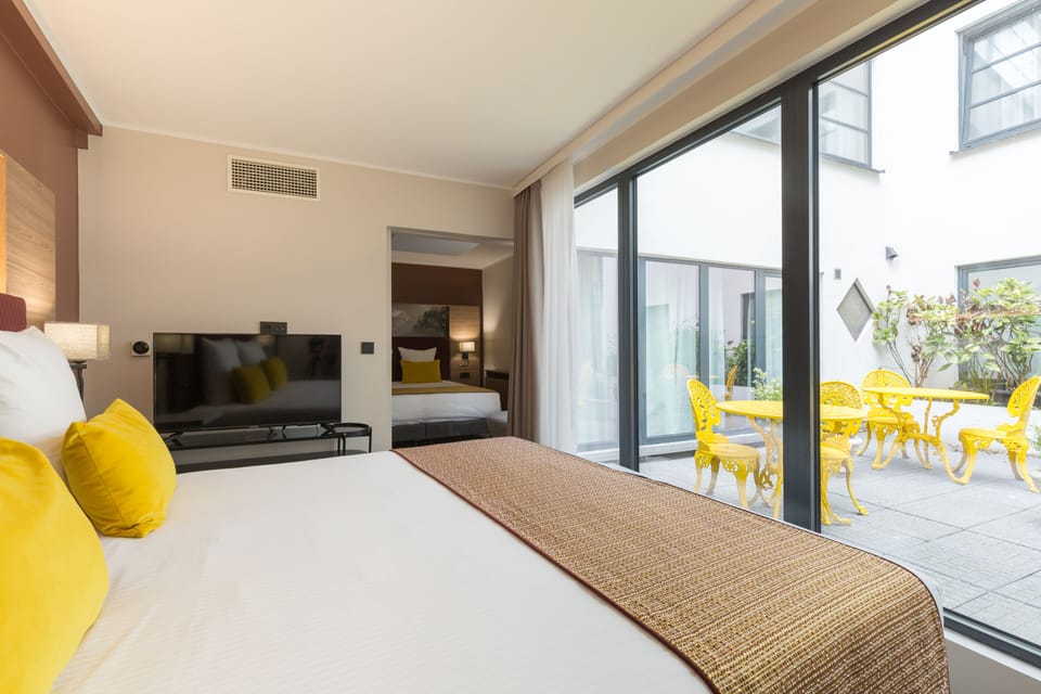 Deluxe Suite (2 King Beds) | Hypo-allergenic bedding, minibar, in-room safe, desk