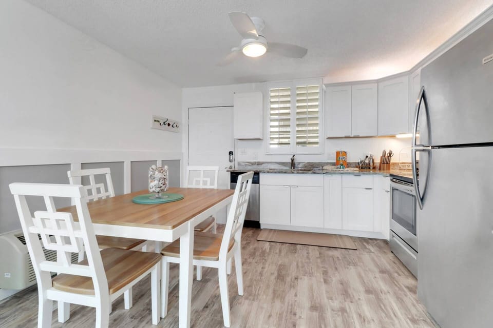 Beautifully remodeled full kitchen to inlclude dishwasher