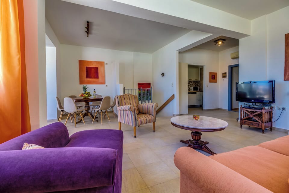 Villa, 3 Bedrooms, Private Pool, Garden View | Living room | Books
