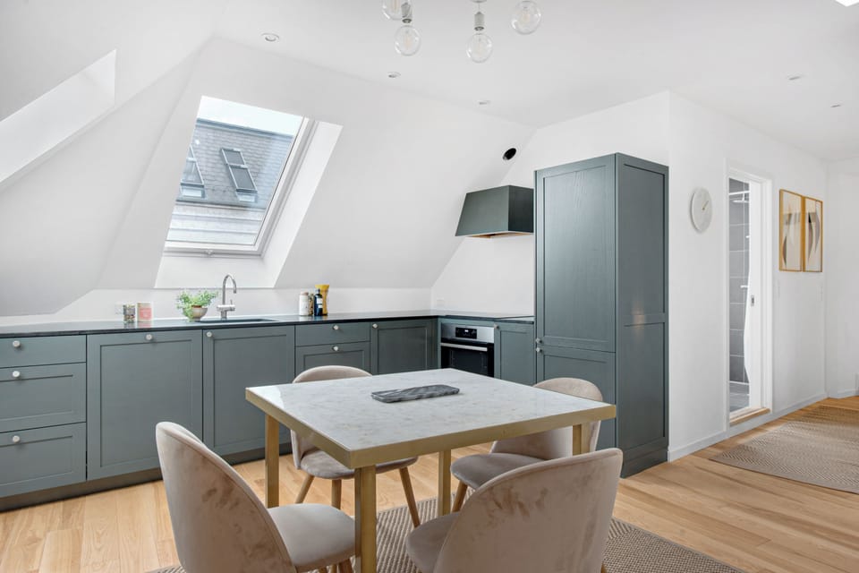 Apartment, 1 Bedroom, Terrace, City View | Dining