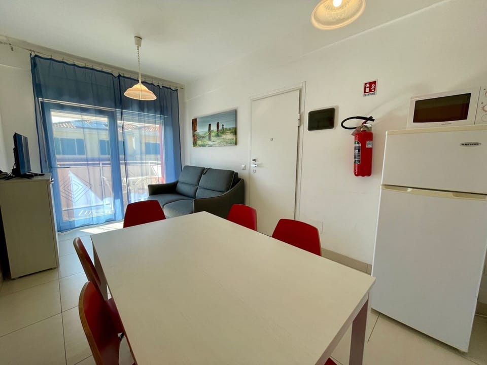 Apartment, 2 Bedrooms, Balcony | Dining