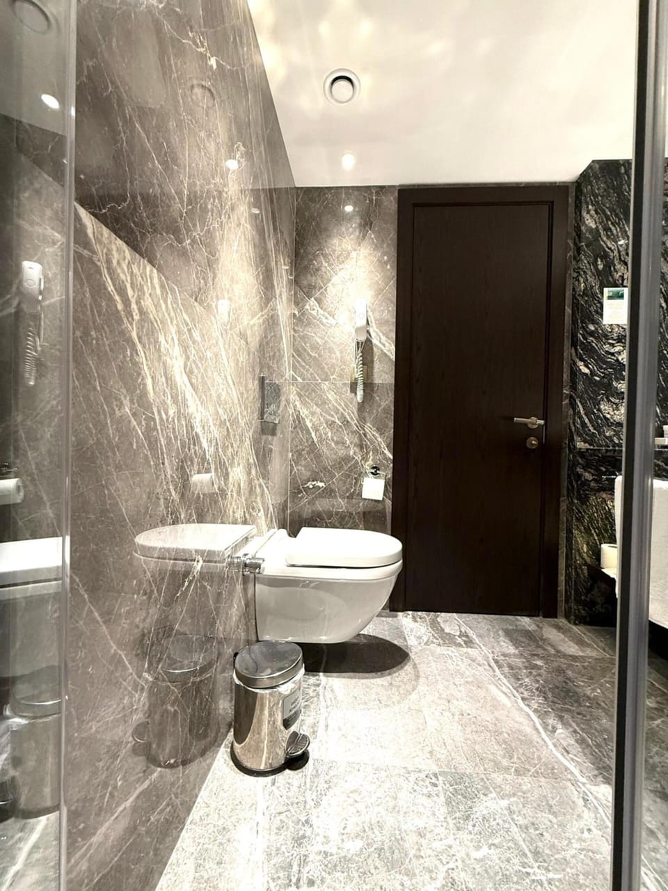 Separate tub and shower, free toiletries, hair dryer, bathrobes