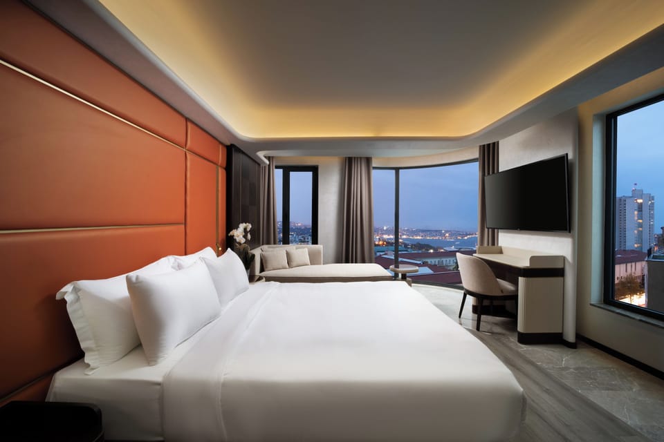 Bosphorus Junior Suite | Premium bedding, down comforters, Tempur-Pedic beds, minibar