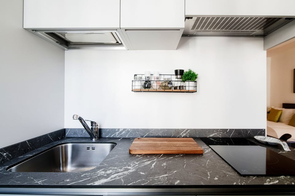 City Apartment | Private kitchen | Espresso maker, electric kettle