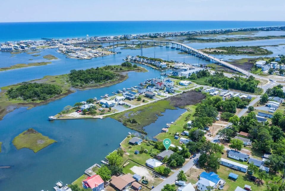 Enjoy water sports on the ICW and walk/bike to the beach!