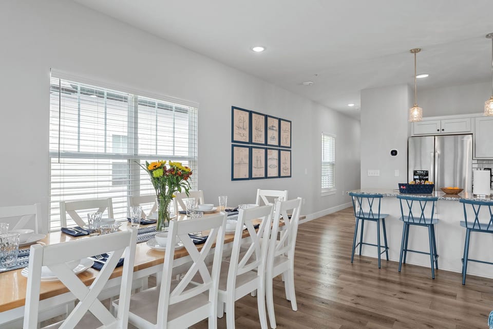 Open Dining & Kitchen 