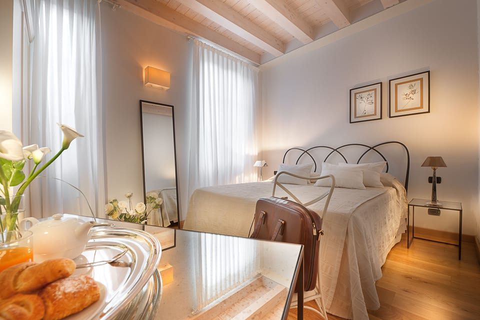 Economy Double Room | Hypo-allergenic bedding, free minibar items, in-room safe, desk