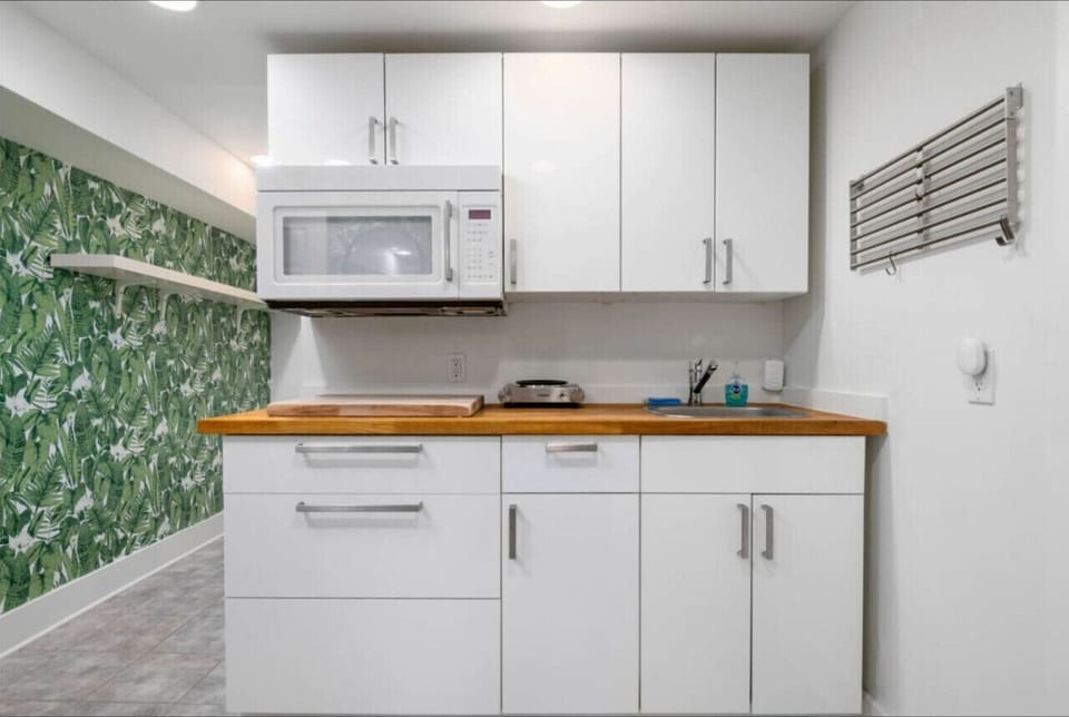 Kitchenette. Not only do you have a fully stocked kitchen, but you also get a kitchenette to use as you wish (Prep, buffet area, desert bar, drink area, etc.)