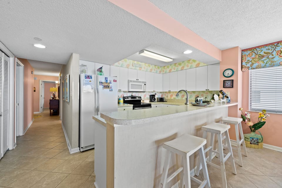 Have breakfast every morning at the bar before heading out to the beach!