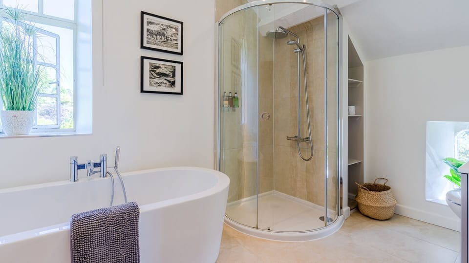 Bedroom Four Ensuite Bathroom, Colebrook Cottage, Bolthole Retreats