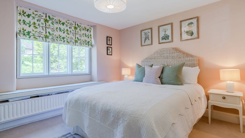 Bedroom One, Colebrook Cottage, Bolthole Retreats