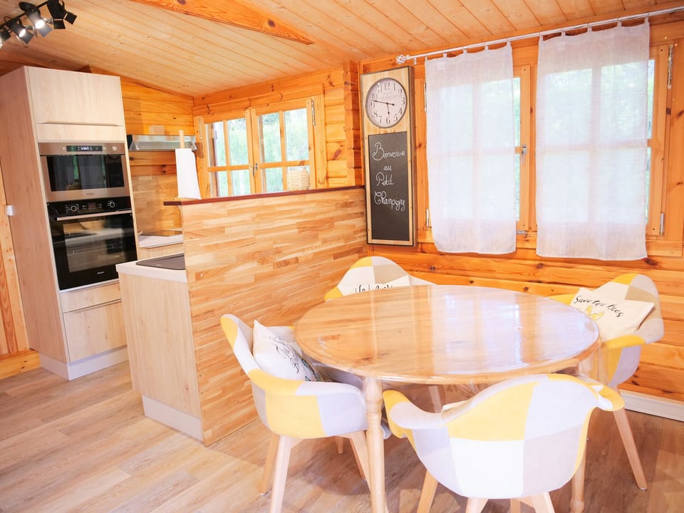 Family Cottage, Private Bathroom, Pool View (Le Petit Champigny) | Interior