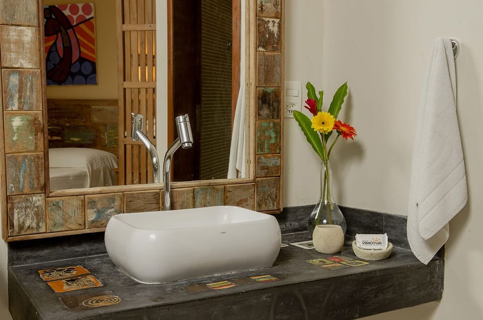 Apartment (Buriti) | Minibar, in-room safe, individually decorated, iron/ironing board