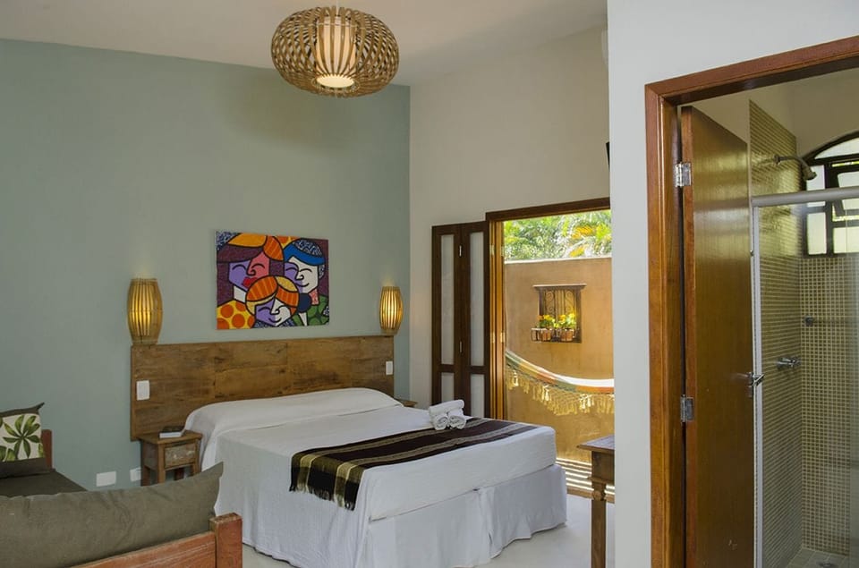 Apartment (Manacá) | Minibar, in-room safe, individually decorated, iron/ironing board