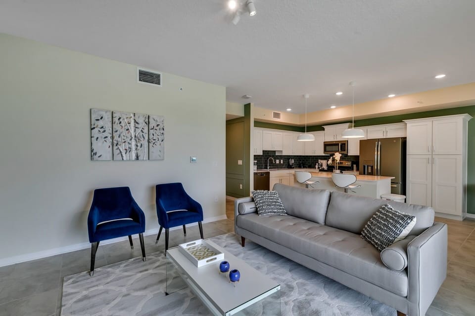 Living room w/ TV.