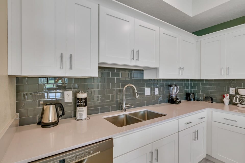 Fully equipped kitchen area.