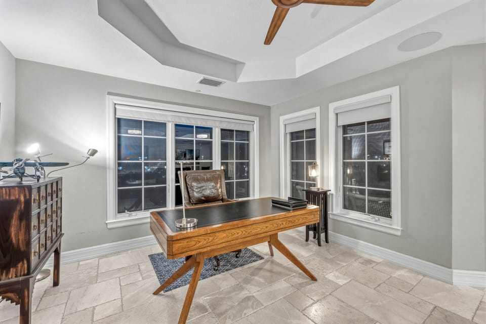 Remote work feels like vacation with this breezy and tucked-away workspace.