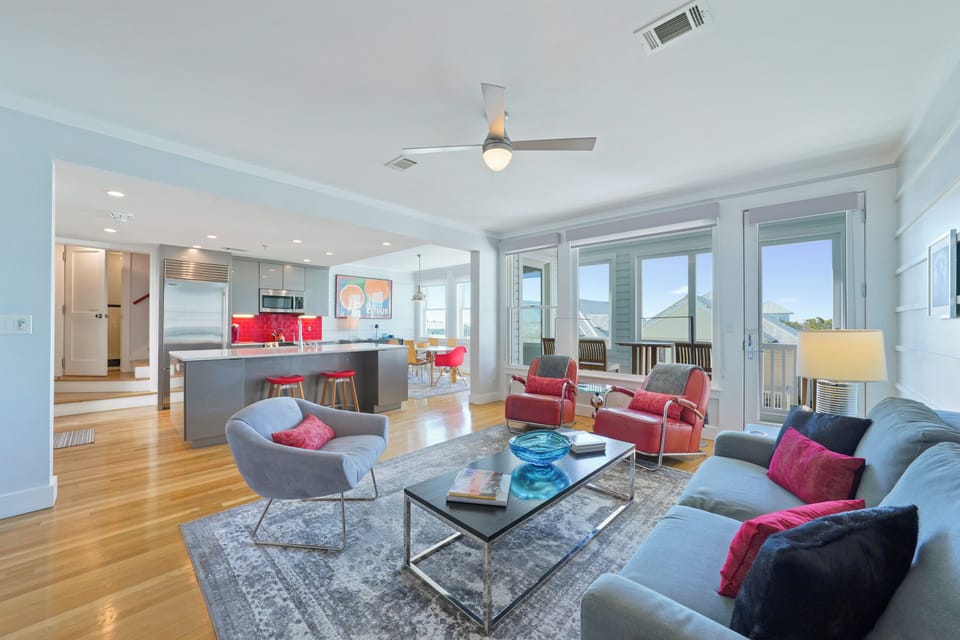 MODERN OPEN UPDATED CONDO W/PRIVATE BALCONY