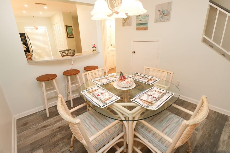 St. Augustine Beach Rentals Dining Room