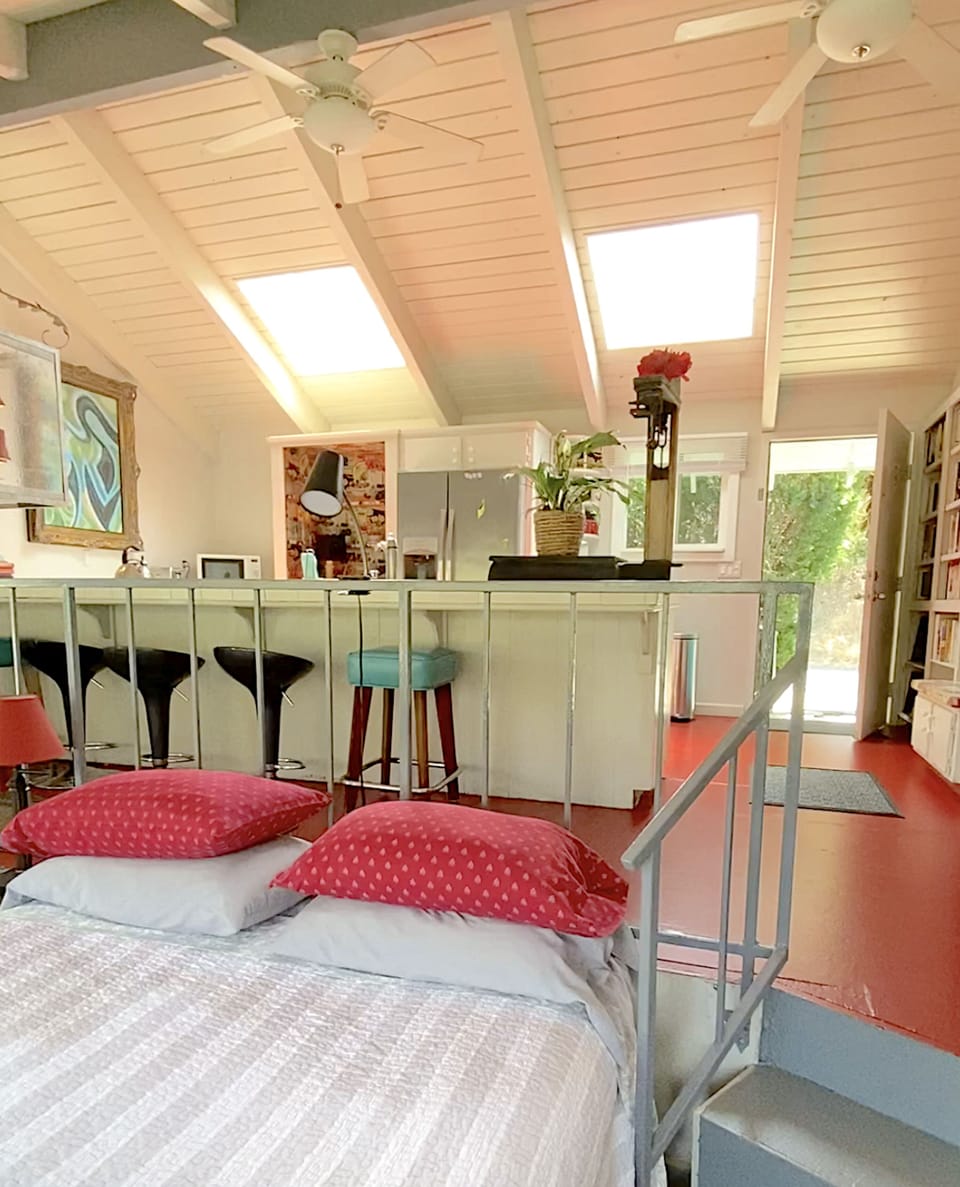 Panorama Room | Individually decorated, individually furnished, free WiFi, bed sheets