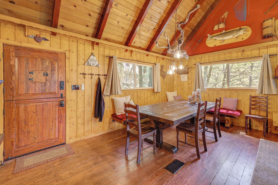 Dining Nook | Main Floor