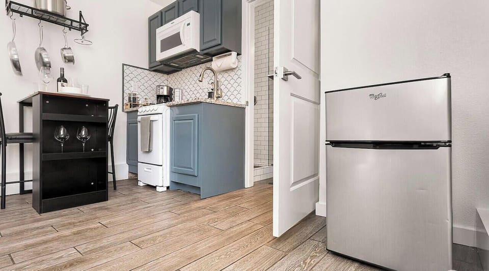Compact yet fully equipped kitchenette with all the essentials!